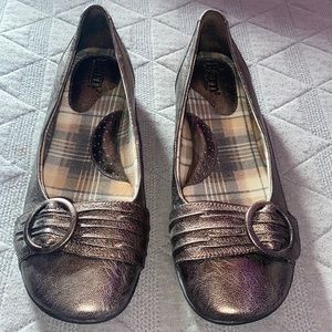 Born Women’s Bronze Leather Flats 7.5
